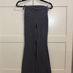 Aritzia High-Waist Flared Leggings in Charcoal Gray